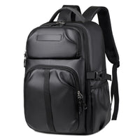 Sac à dos noir business avec multiples poches zippées vu de face, idéal pour voyage et travail.
