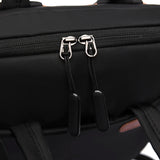 Détail du sac à dos professionnel montrant le tissu Oxford et les finitions jacquard